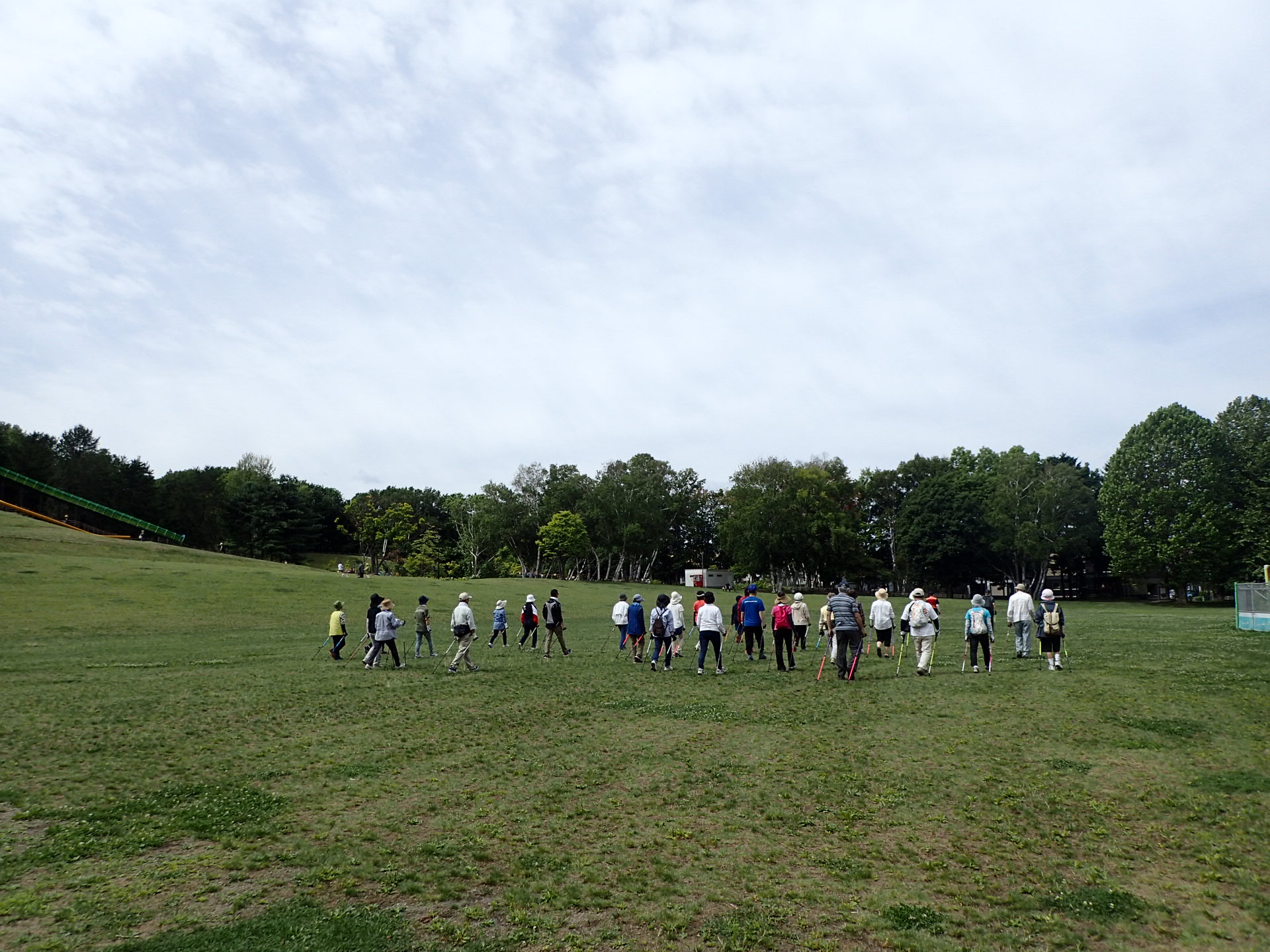 月寒公園ノルディック・ウォーク体験会　８月３１日実施　歩き方の練習風景